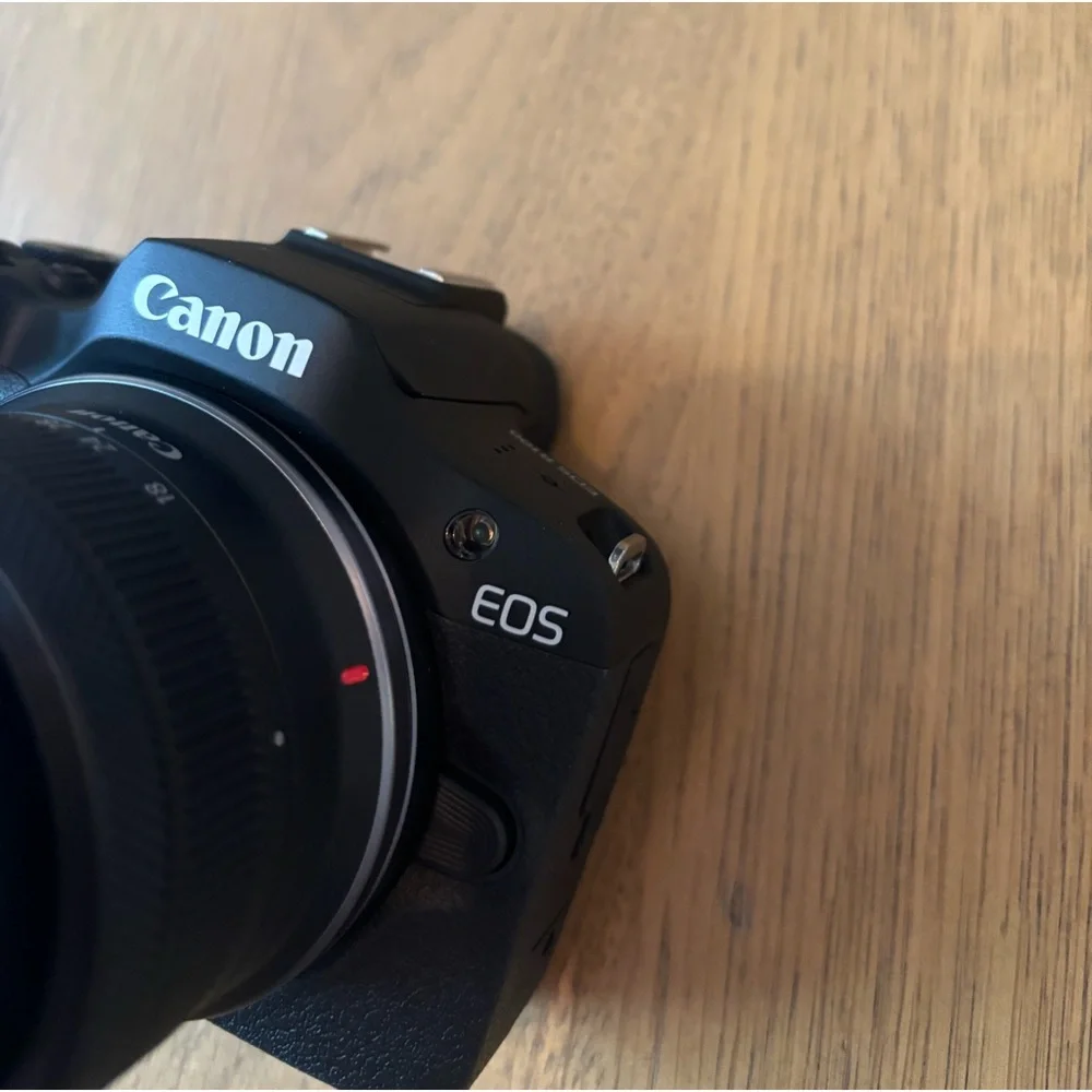 Canon EOS R100 camera - Picture 2 of 7